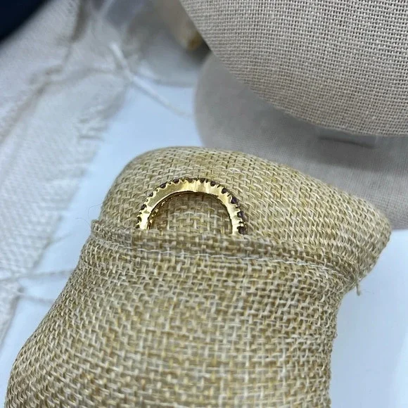 Vintage SETA Gold-Tone Ring with Sparkling Stones, Size 6 - Picture 11 of 17